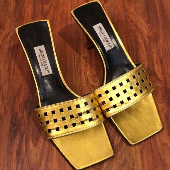 Bruno Magli Unique gold leather heels size 8 - Picture 1 of 8